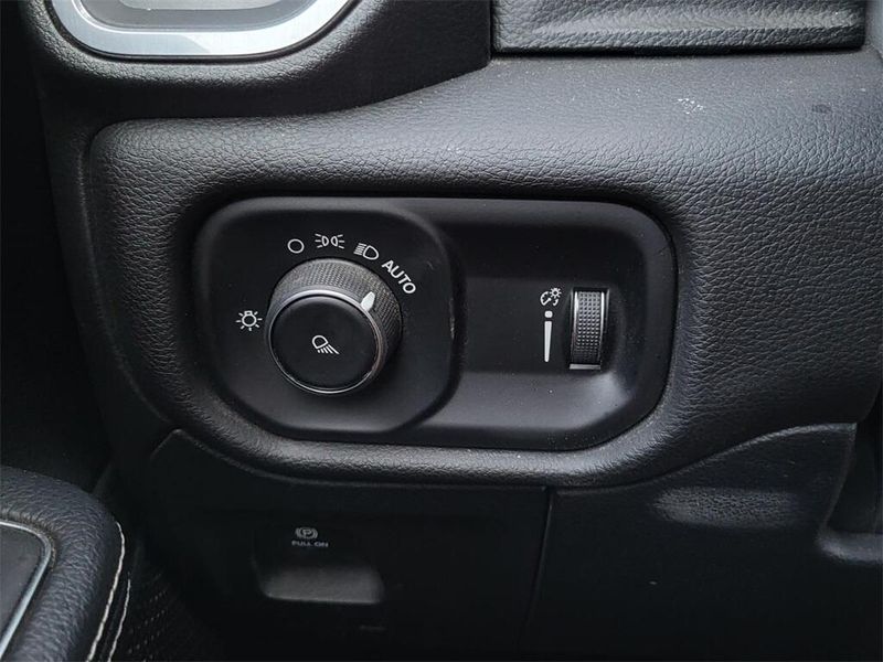 2024 RAM 1500 LaramieImage 11