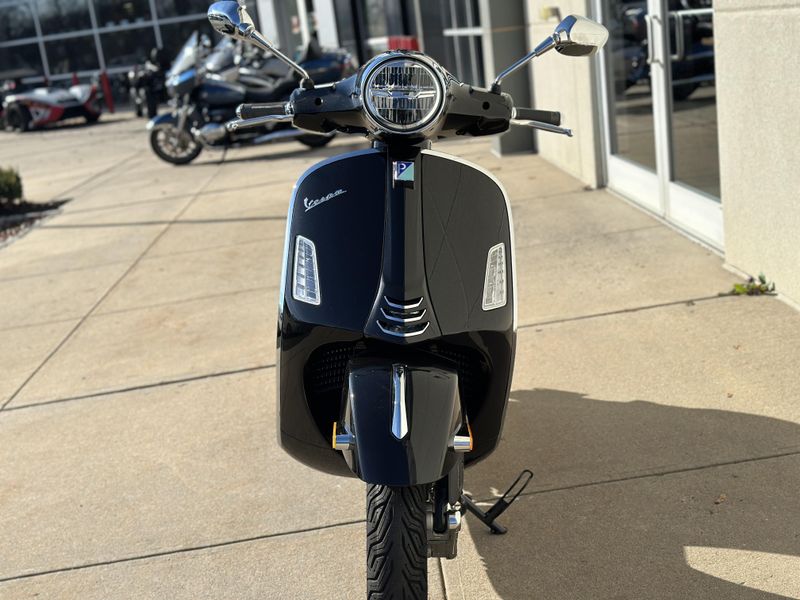 2024 Vespa GTS 300Image 4