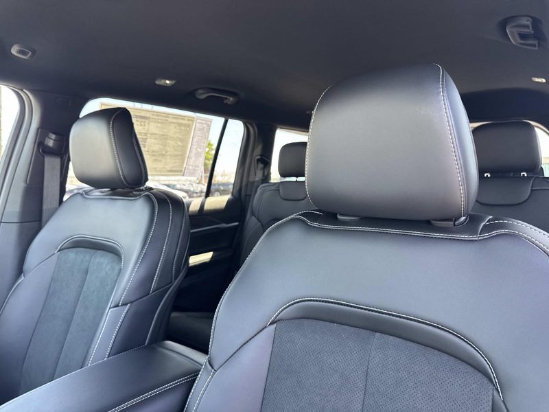 New 2026 Jeep Grand Cherokee L Laredo Altitude 4x4