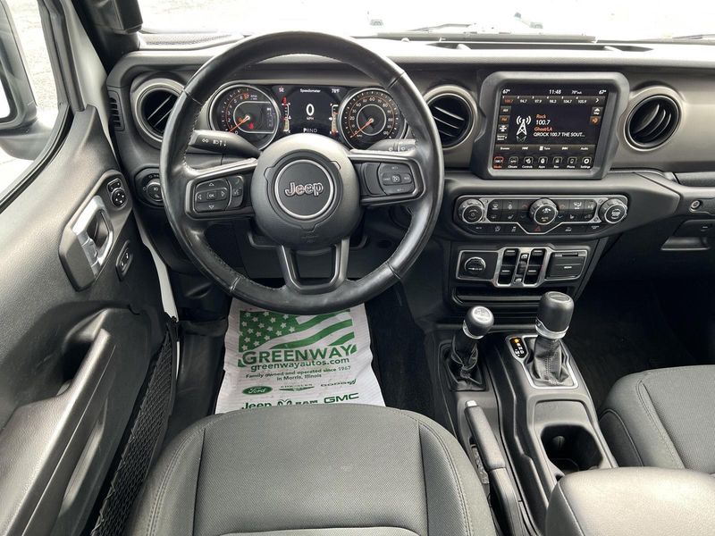 2021 Jeep Gladiator Willys photo 23