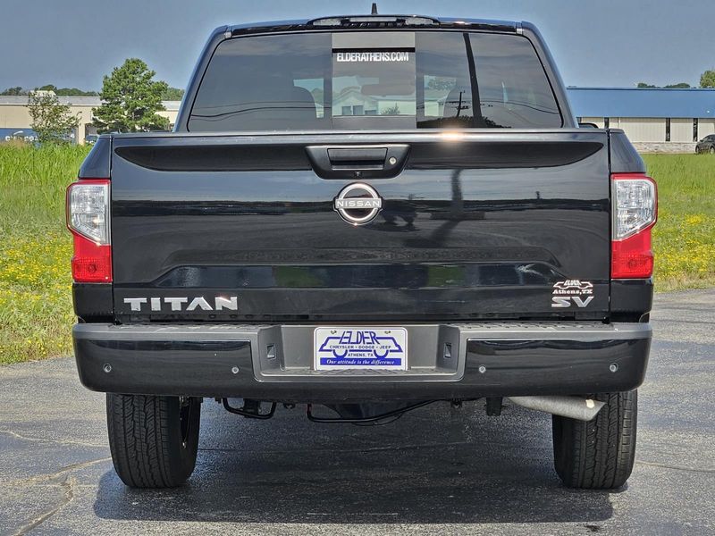 2023 Nissan Titan SVImage 5