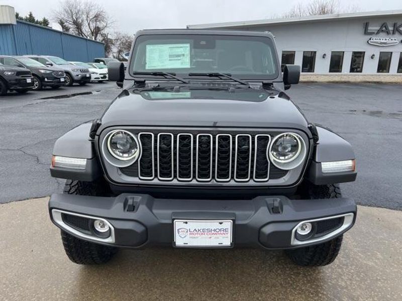 2025 Jeep Wrangler 4-door SaharaImage 2