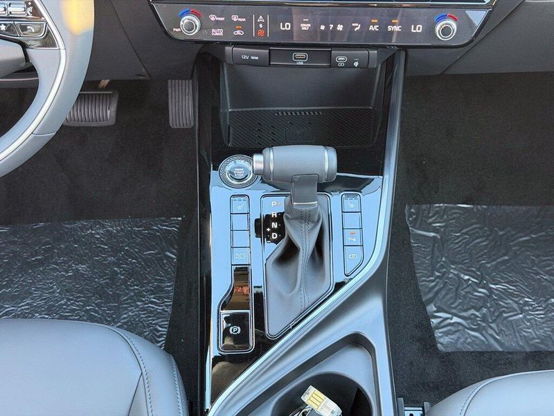 New 2026 Kia Niro EXImage 17