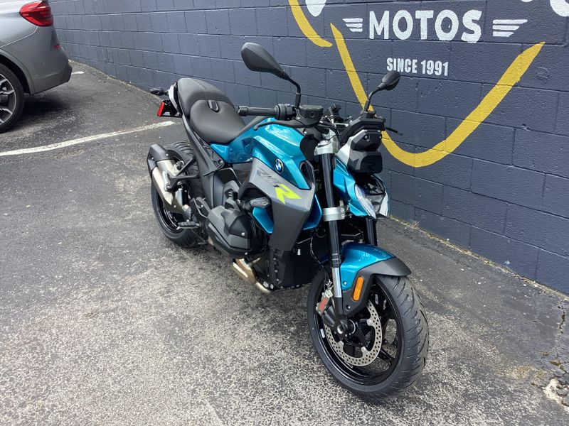 New 2026 BMW R1300R 
