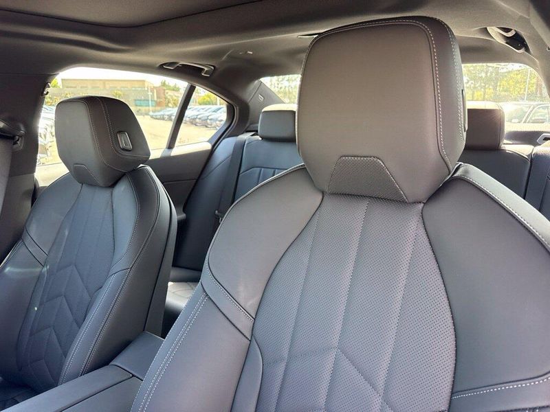 New 2027 BMW 5 Series 530i xDriveImage 18