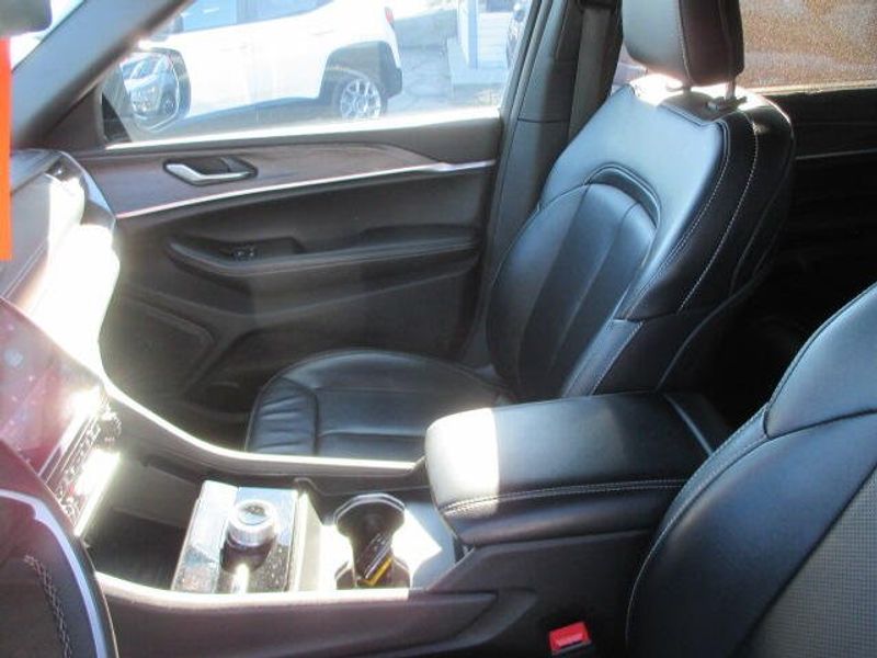 Used 2024 Jeep Grand Cherokee L LimitedImage 20