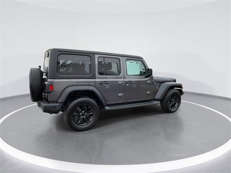 Used 2022 Jeep Wrangler Unlimited Sport AltitudeImage 8