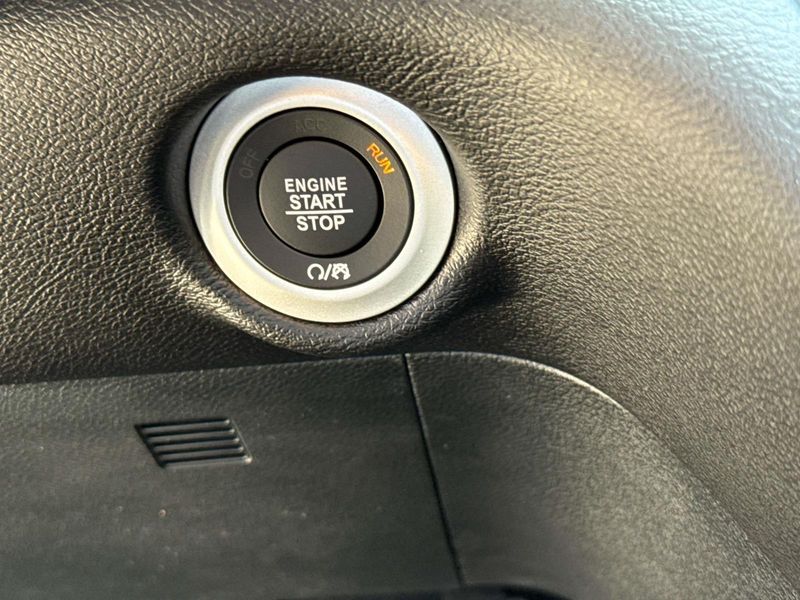New 2027 Chrysler Pacifica Select Awd