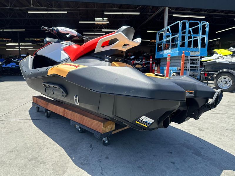 New 2024 Sea-Doo SPARK FOR 2 90 (SOUND SYSTEM) Image 19