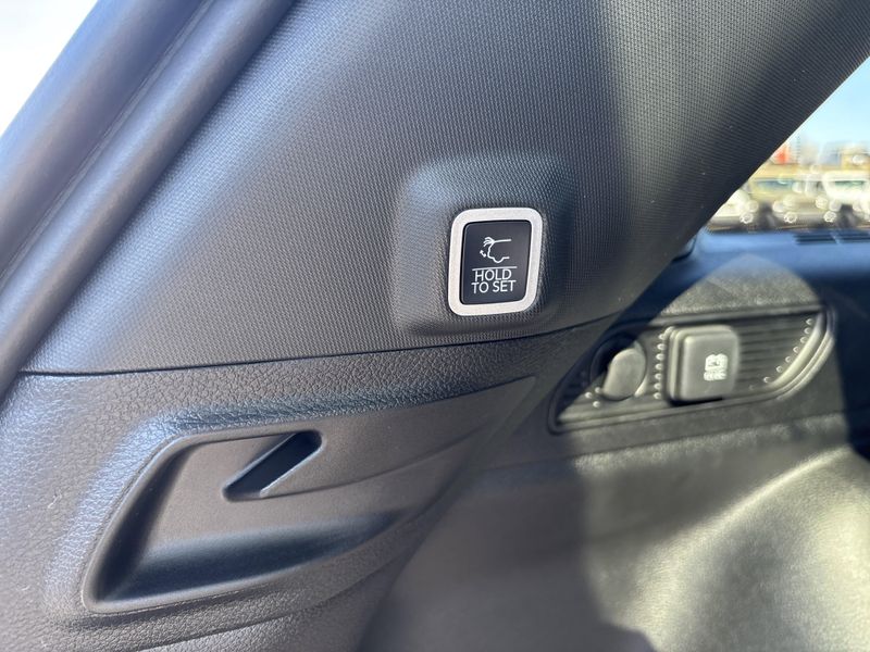 New 2026 Jeep Grand Cherokee Limited Reserve 4x4Image 10