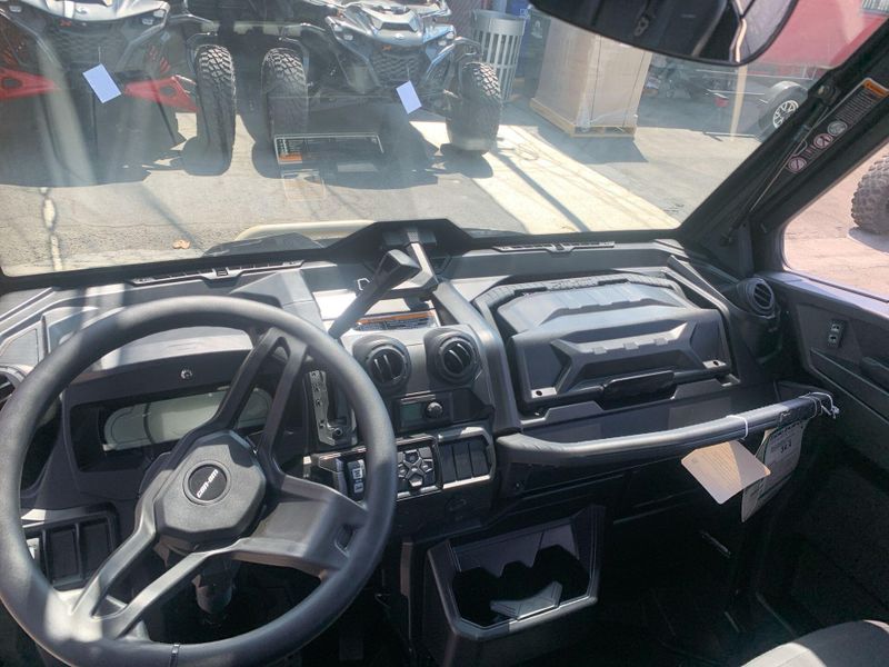 New 2025 Can-Am DEFENDER MAX LIMITED CAB HD10 Image 18