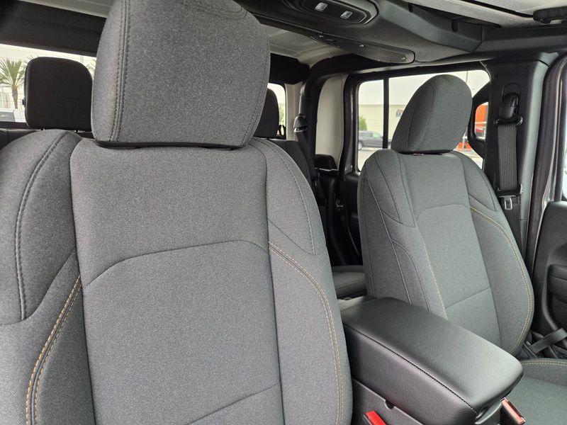 New 2026 Jeep Gladiator Sport S 4x4