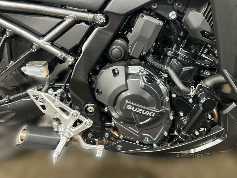 Used 2025 Suzuki GSX-8R Image 23
