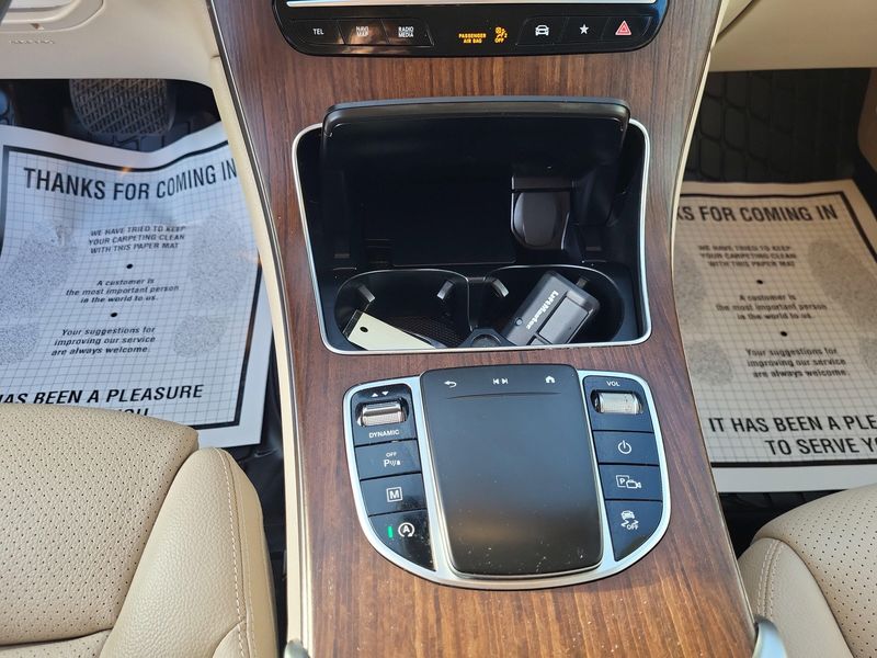 Used 2022 Mercedes-Benz GLC 300Image 9