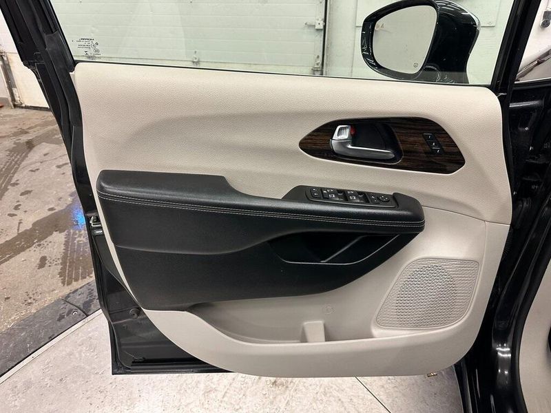 2023 Chrysler Pacifica LimitedImage 19