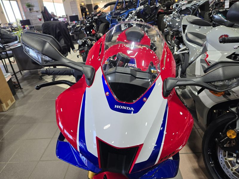 NEW 2025 HONDA CBR1000RR R FIREBLADE SP Image 18