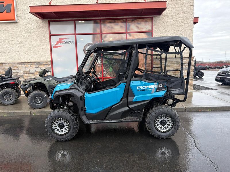New 2025 Honda PIONEER 10005 DELUXE 