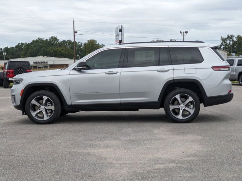 2024 Jeep Grand Cherokee L Limited 4x2Image 6