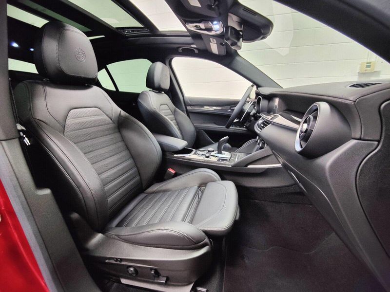 Used 2023 Alfa Romeo Stelvio Quadrifoglio AWD w/SunroofImage 5