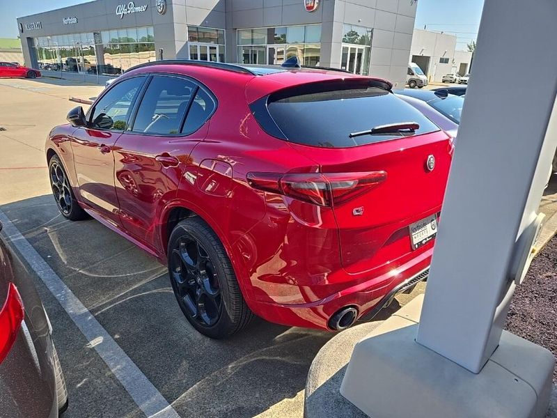 Used 2022 Alfa Romeo Stelvio VeloceImage 4