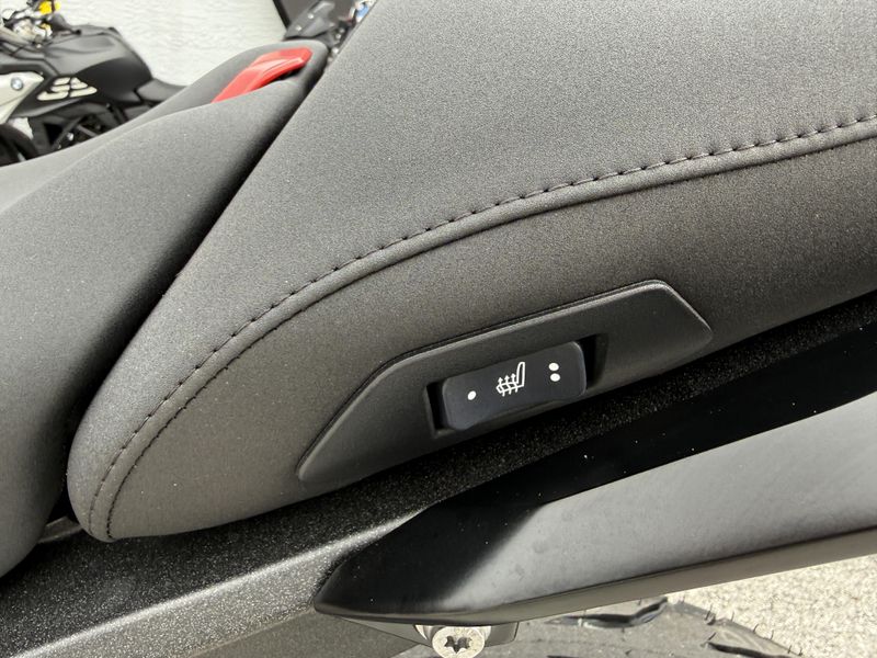 2026 BMW R 1300 R