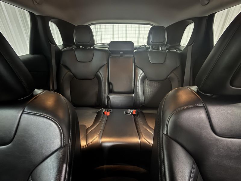 Used 2020 Jeep Cherokee AltitudeImage 24