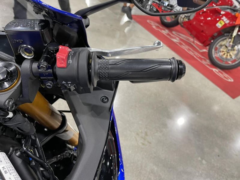 2025 Yamaha YZF-R3 ABS Image 13