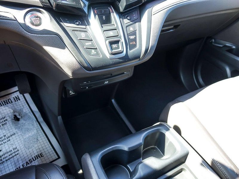 2018 Honda Odyssey Touring photo 21