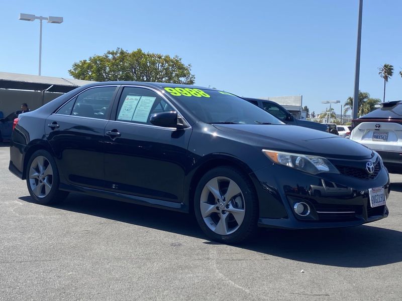 2012 Toyota Camry SEImage 2
