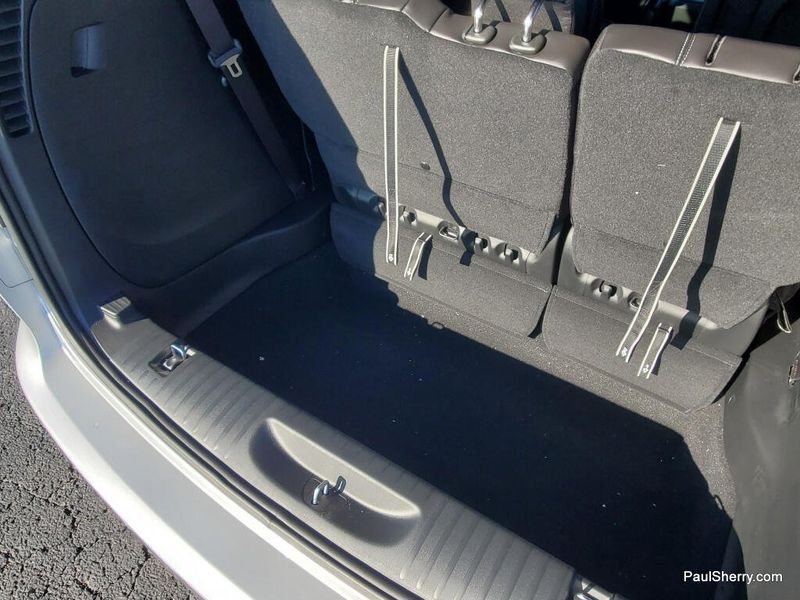 New 2026 Chrysler Pacifica Select