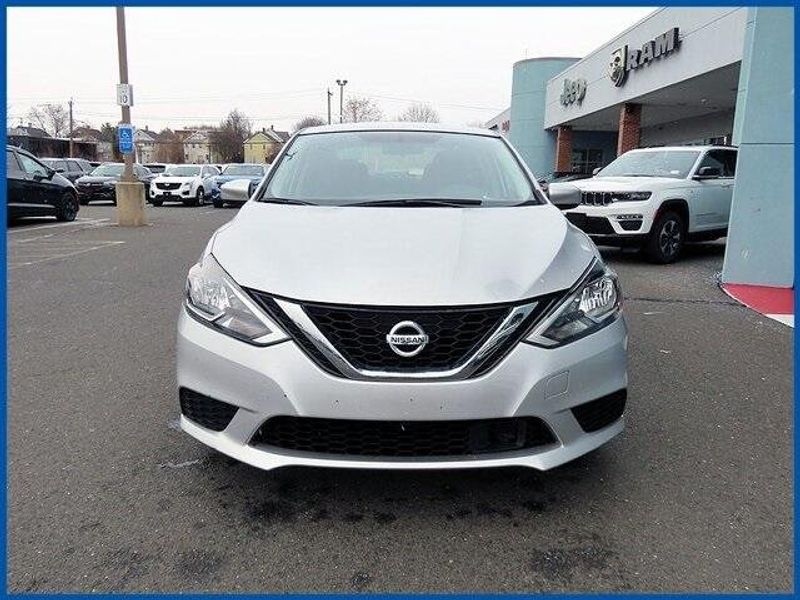 2019 Nissan Sentra SVImage 3