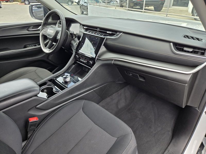 Used 2023 Jeep Grand Cherokee L Laredo 4x2