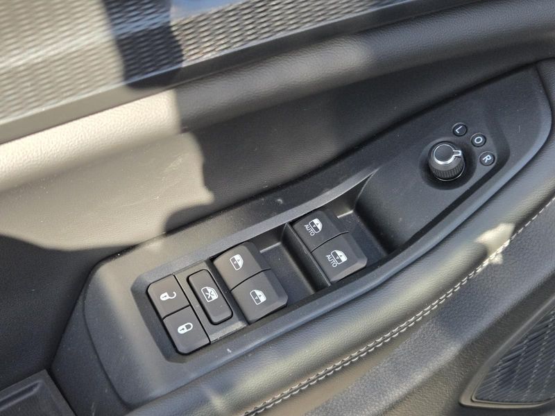 New 2026 Jeep Grand Cherokee Laredo X 4x2
