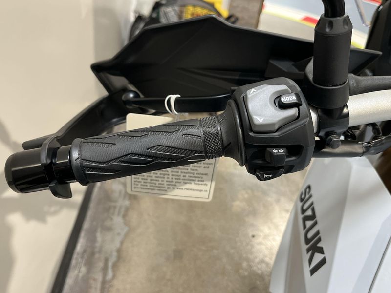 2024 Suzuki V-STROM 800DE Image 12
