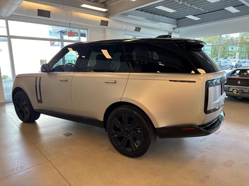 2023 Land Rover Range Rover SEImage 13