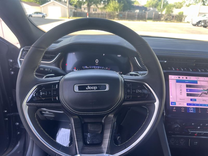 2023 Jeep Grand Cherokee L OverlandImage 17