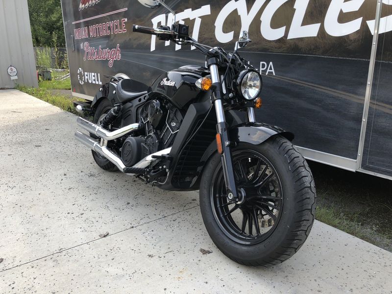 2021 Indian Motorcycle Scout Sixty  in a BLACK exterior color. Pitt Cycles (724) 779-1901 pixelmotiondemo.com 
