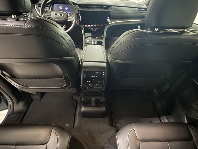 New 2026 Jeep Grand Cherokee L Limited 4x4Image 23