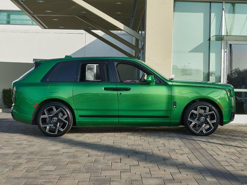 New 2026 Rolls-Royce Cullinan Black BadgeImage 10