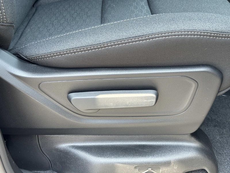 New 2026 RAM 1500 Big Horn Crew Cab 4x2 5'7' Box