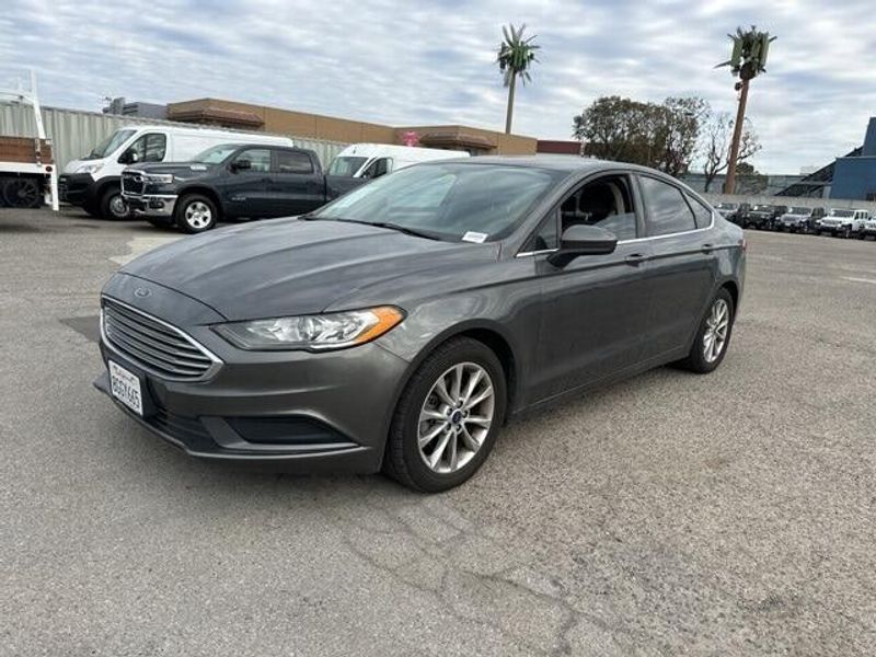 2017 Ford Fusion SEImage 1