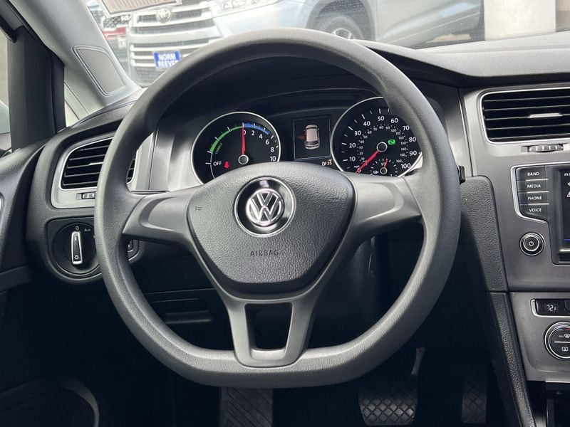 Used 2016 Volkswagen e-Golf SEImage 6