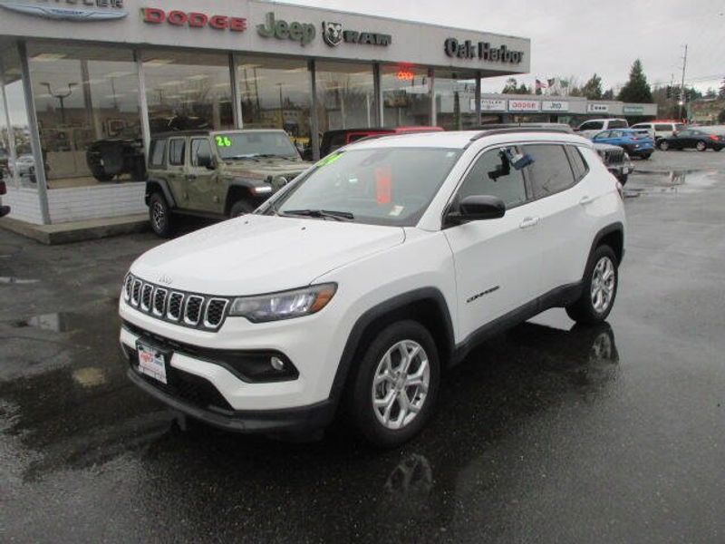 Used 2024 Jeep Compass LatitudeImage 2