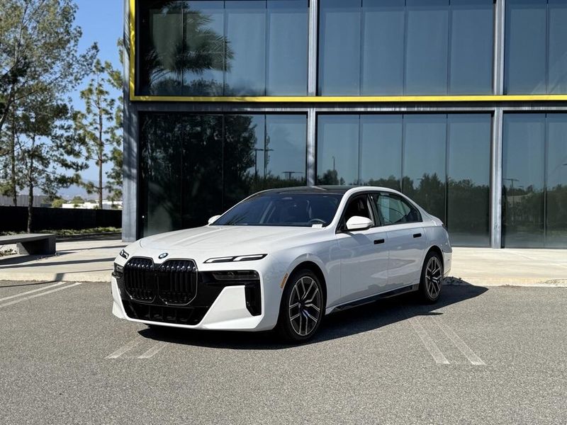 2025 BMW 7 Series 740iImage 2