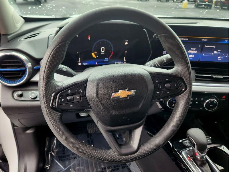 Used 2024 Chevrolet Trax LT