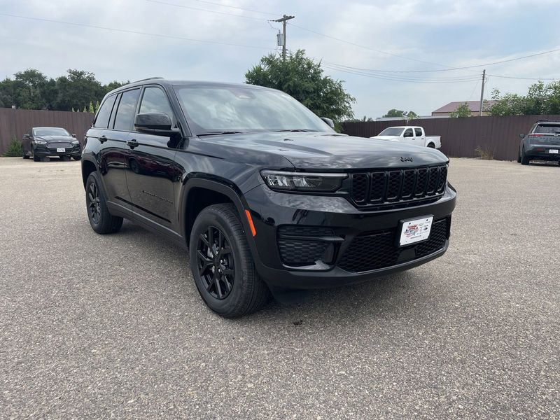 2024 Jeep Grand Cherokee Altitude 4x4Image 3