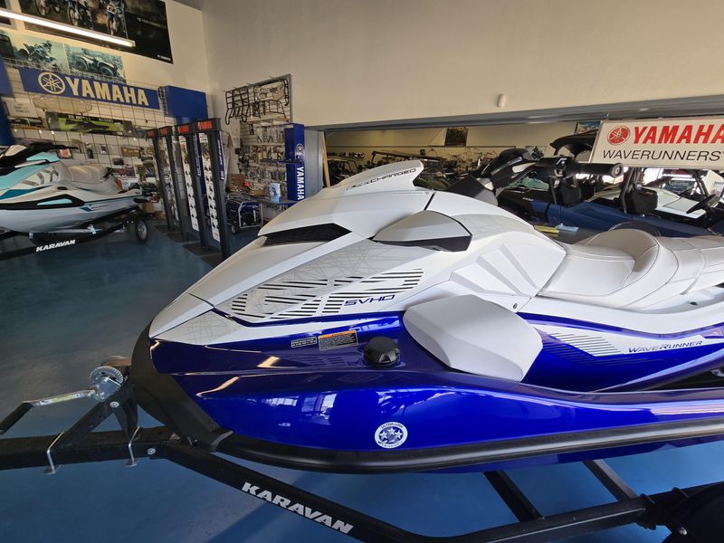 2025 Yamaha GP SVHO WAUDIO WHITE AND RACING BLUE Image 3