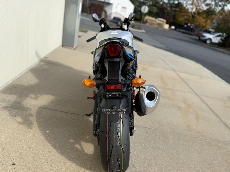 2025 Suzuki GSXR 1000Image 4