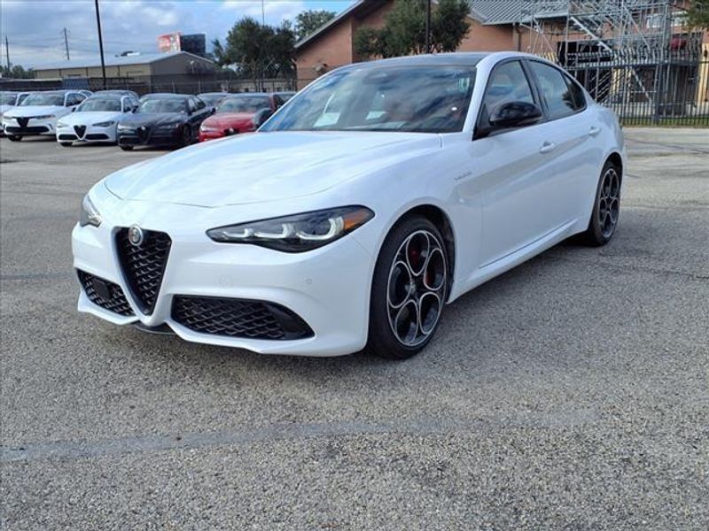 2025 Alfa Romeo Giulia Image 4