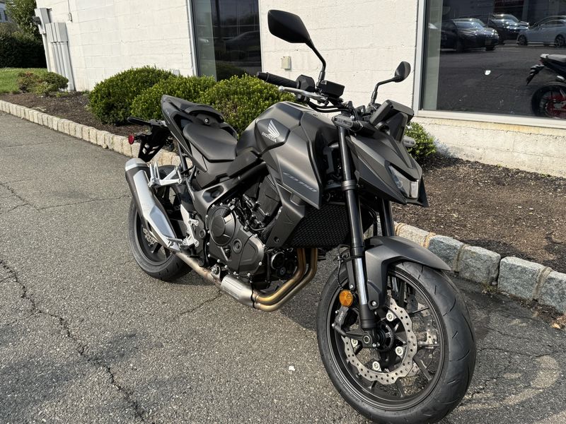 2025 Honda CB750 HornetImage 1